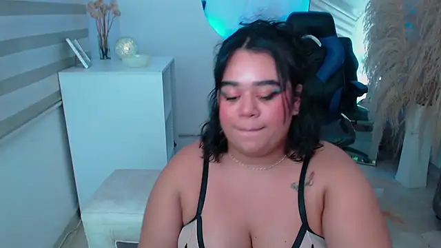 oliviia_cute - Oliviia_cute's free webcam