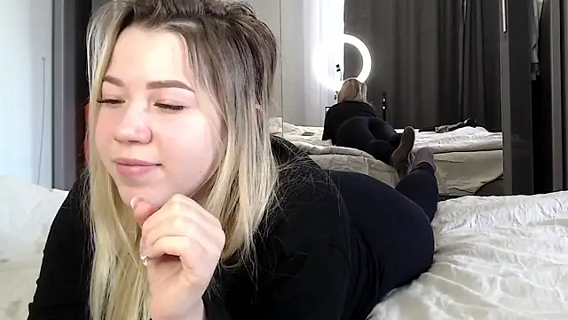 embersweetbunny - Embersweetbunny's free webcam