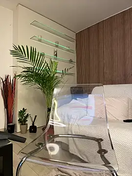 Webcam Model (AlyxVonD)  is live.Free join now!