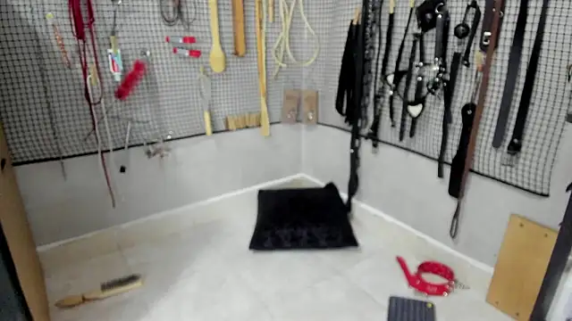 bdsm_meduza - BDSM_MEDUZA's free webcam - UK Sex Cams