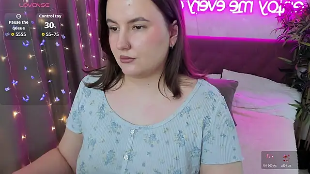 feralpeach - FeralPeach's free webcam - UK Sex Cams