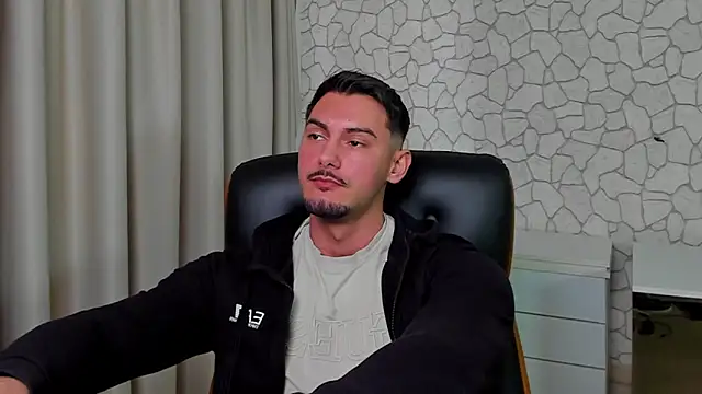 clintmasters - ClintMasters's free webcam - UK Sex Cams