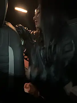 lucy_699 (G young) - Show boobs and kiss in the 🚗