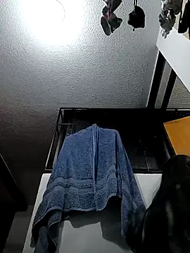 Webcam Model (Iwarii)  is live.Free join now!