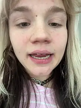 Cutiepiespanks from StripChat is Freechat