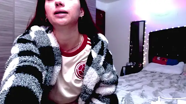 holy_juli - Holy_juli's free webcam - UK Sex Cams