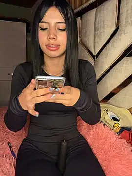 laura-khalifa - Laura-Khalifa's free webcam - UK Sex Cams