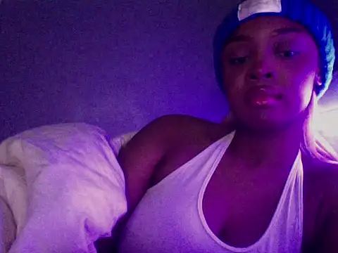 LuckyTonightx webcam