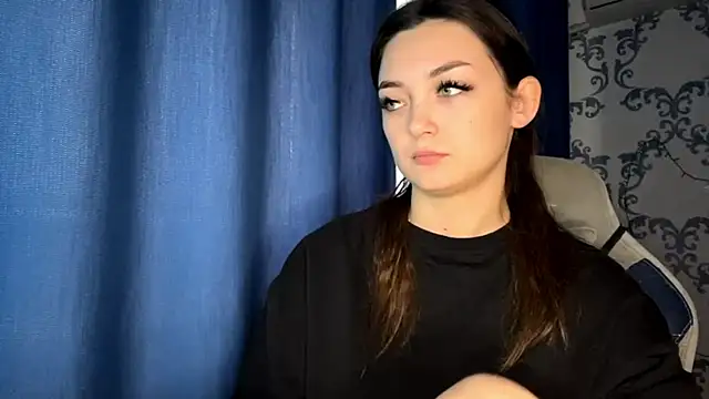 twotybright - TwotyBright's free webcam