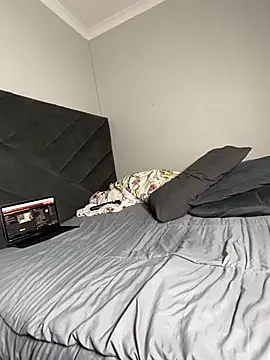 misslola27 - MissLola27's free webcam - UK Sex Cams