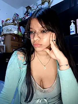 Webcam Model (Iwarii)  is live.Free join now!