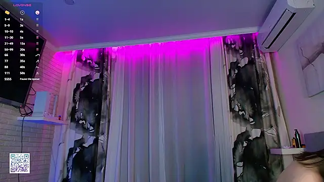 fire_katie (F teen) - Camel toe(close)