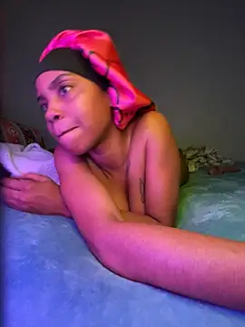 Webcam Model (TheRealOshunQueen) is live