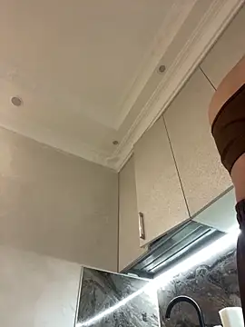 sandracarter (F young) - Show sexy figure in home