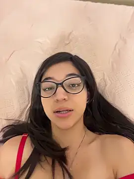 Webcam Model (uniquerossie)  is live.Free join now!