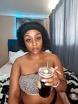 Webcam Model (Queen-Chocolate)  is live.Free join now!