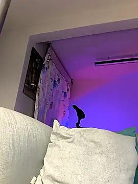 Webcam Model (Sara-215)  is live.Free join now!