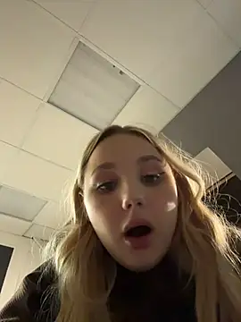 sky_cutie - Sky_Cutie's free webcam