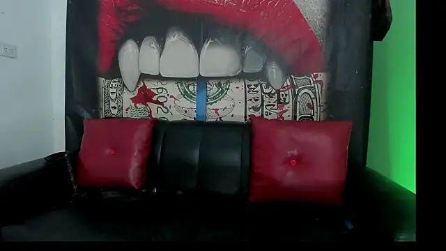 strongernastyx (G young) - SLAP HER PUSSY W BELT