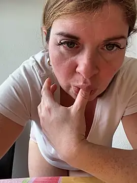 Webcam Model (Lombada)  is live.Free join now!