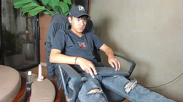 isaac_grimm (M twink) - jerk off with oil