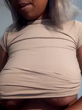 Webcam Model (realsquirter) is live