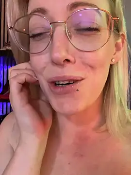 lea-kirsch - Lea-Kirsch's free webcam