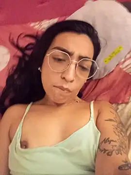 Webcam Model (Yani-14)  is live.Free join now!