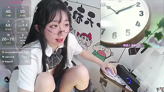 angela-amy (F young) - 哥哥要不要和我好，我妈说我有低保，，，，脱光光5分钟