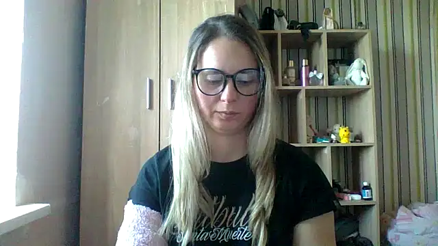 vikilove765 - VikiLove765's free webcam - UK Sex Cams