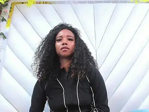 lunaa_brunettee - Lunaa_Brunettee's free webcam - UK Sex Cams