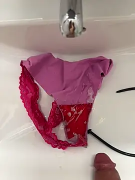 swissboy22 (Ask my age) - Cum in Panties