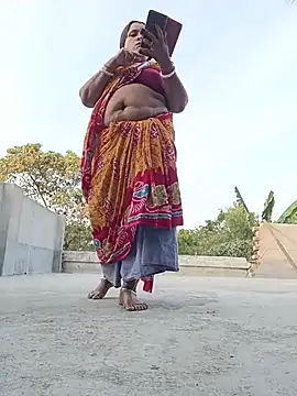 reya743 (F milf) - Boobs open