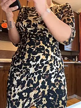 Hotmomcheckk_ webcam