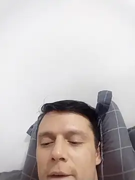 rafaelquinteroscavalhei (M young) - TIRAR A LEITE COM EREÇÃO