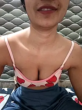 Webcam Model (C-u-t-e-Sh-a-r-ma_Ji)  is live.Free join now!