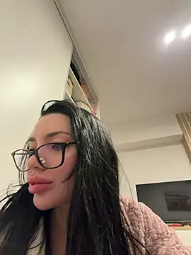 Webcam Model (MyaSplash)  is live.Free join now!