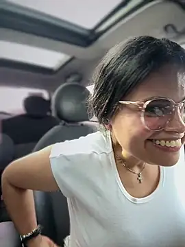 Webcam Model (melanny10)  is live.Free join now!