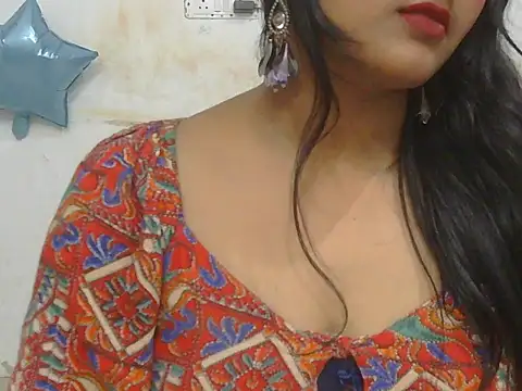 POOJA_199 webcam