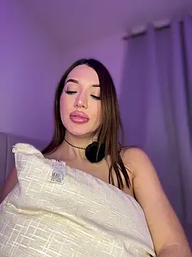 Webcam Model (Bella-taylorr)  is live.Free join now!