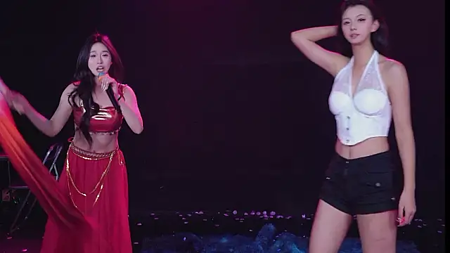 SuperGirl-100 from StripChat is Freechat