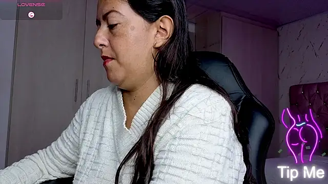 evelyn_harpeery - Evelyn_harpeery's free webcam