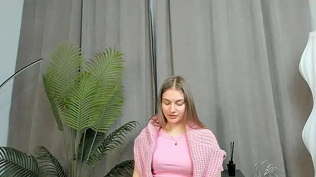 phoebetomerlin - PhoebeTomerlin's free webcam - UK Sex Cams