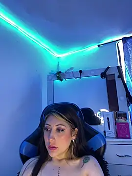 Webcam Model (Luna_SofiaXX)  is live.Free join now!