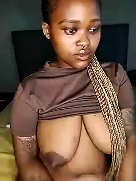 Webcam Model (ThickPearlx23) is live