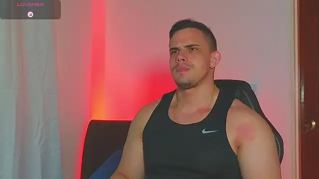 regansmiths (M young) - CUM SHOW IN BIG CHEST