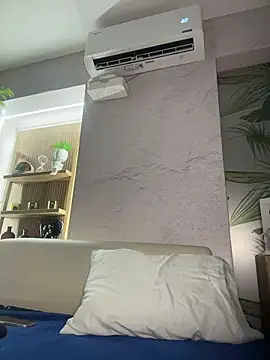 Webcam Model (Beella1_)  is live.Free join now!