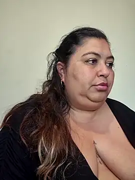 Webcam Model (curvy_diva_)  is live.Free join now!