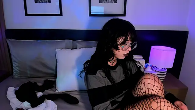 vi_anaya - Vi_anaya's free webcam - UK Sex Cams