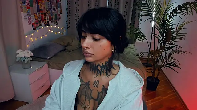 charimgsabrina - CharimgSabrina's free webcam - UK Sex Cams